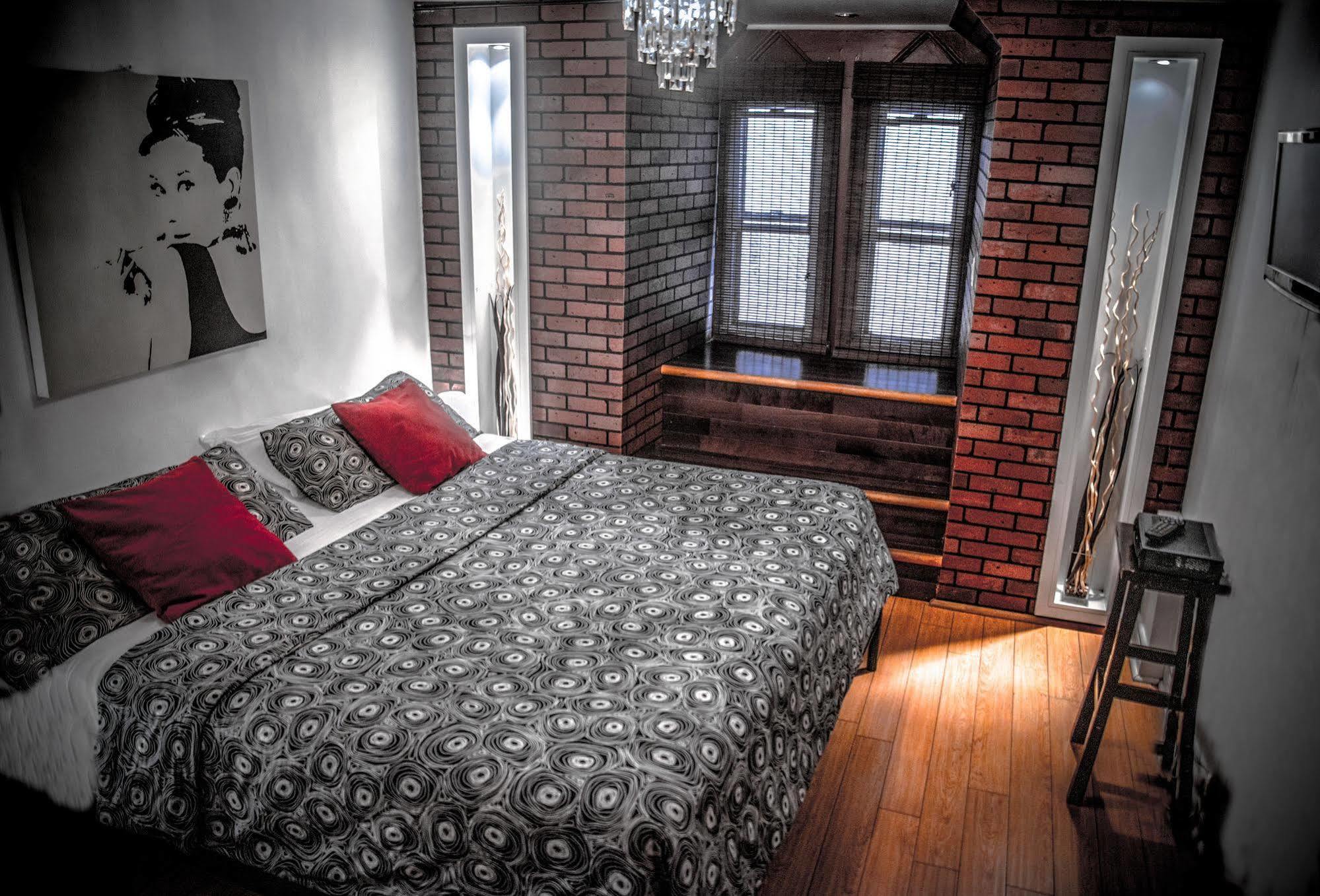Celebrities Hotel Montréal Dış mekan fotoğraf